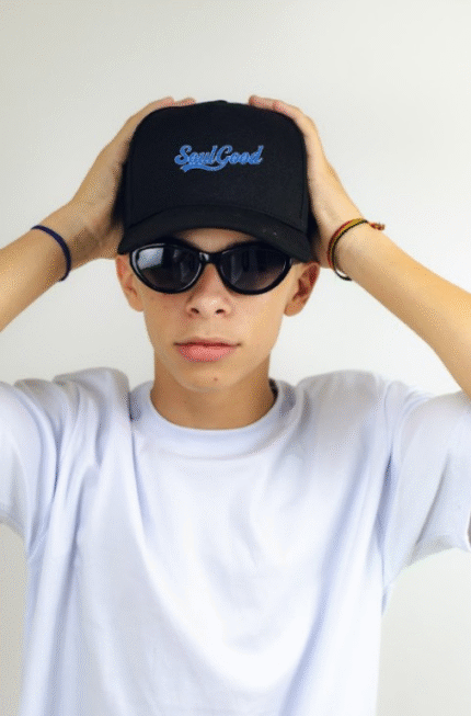 Boné Preto Coca – Estilo Casual Autêntico