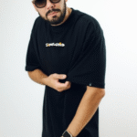 Camiseta Masculina Preta Básica com Estampa Carinha