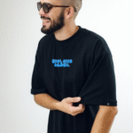 Camiseta Oversized Preta Exclusive com Estampa Grafite Azul