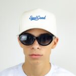 Boné Branco Coca – Estilo Casual Autêntico